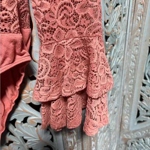 Lace Ruffle Top - Picture 4 of 6